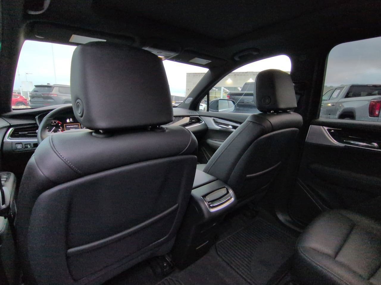 Thumbnail: 2025 Cadillac XT6 - 18