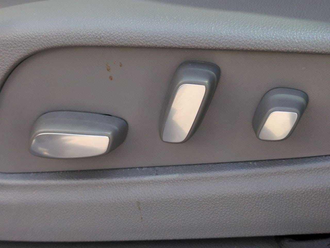 Thumbnail: 2023 Cadillac XT6 - 16