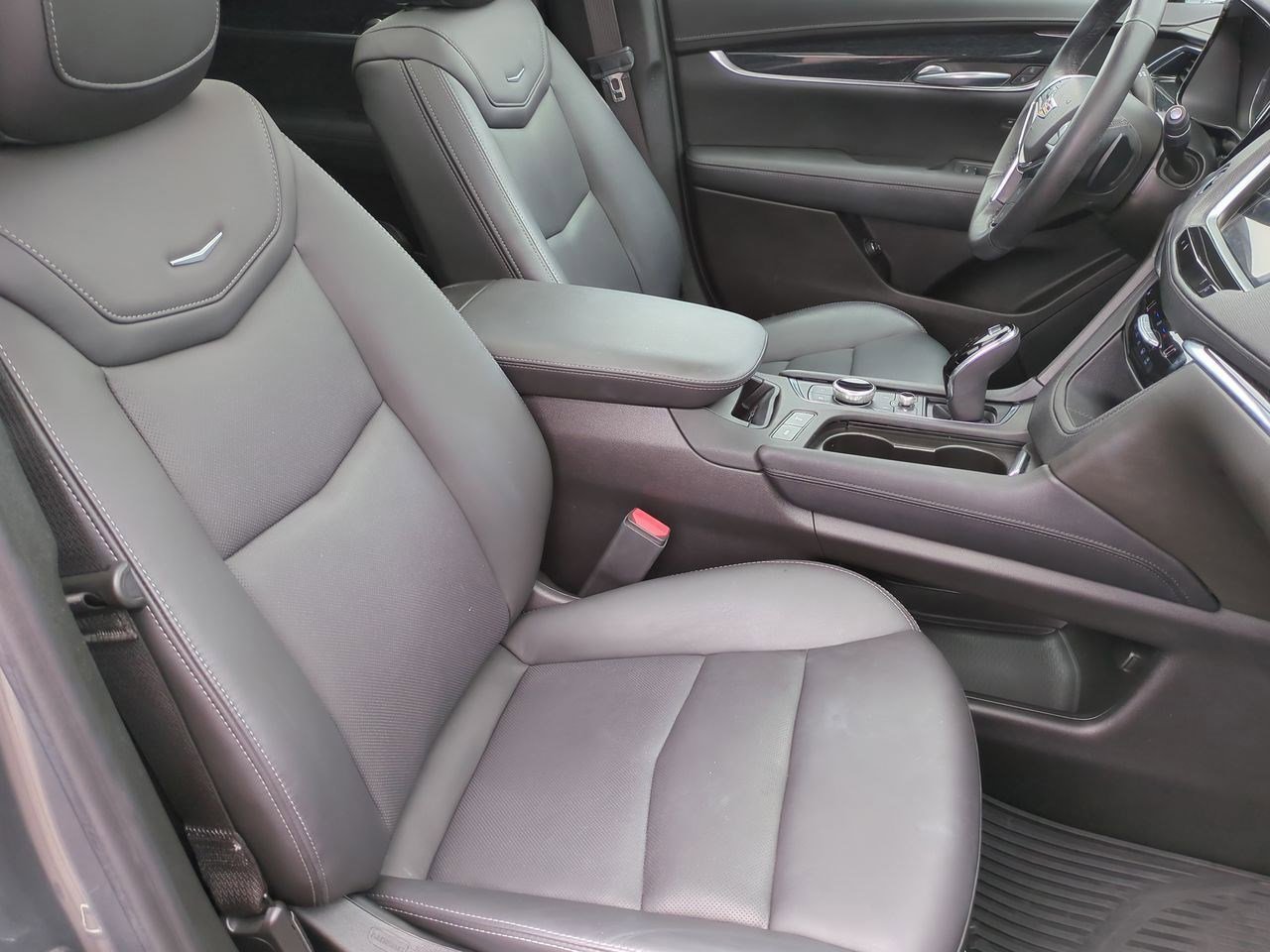 Thumbnail: 2022 Cadillac XT5 - 22