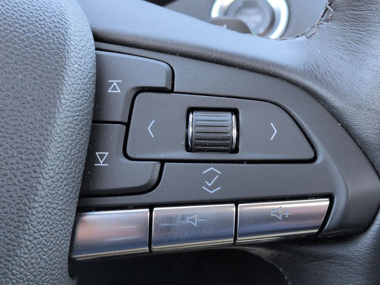 Thumbnail: 2023 Cadillac XT4 - 25