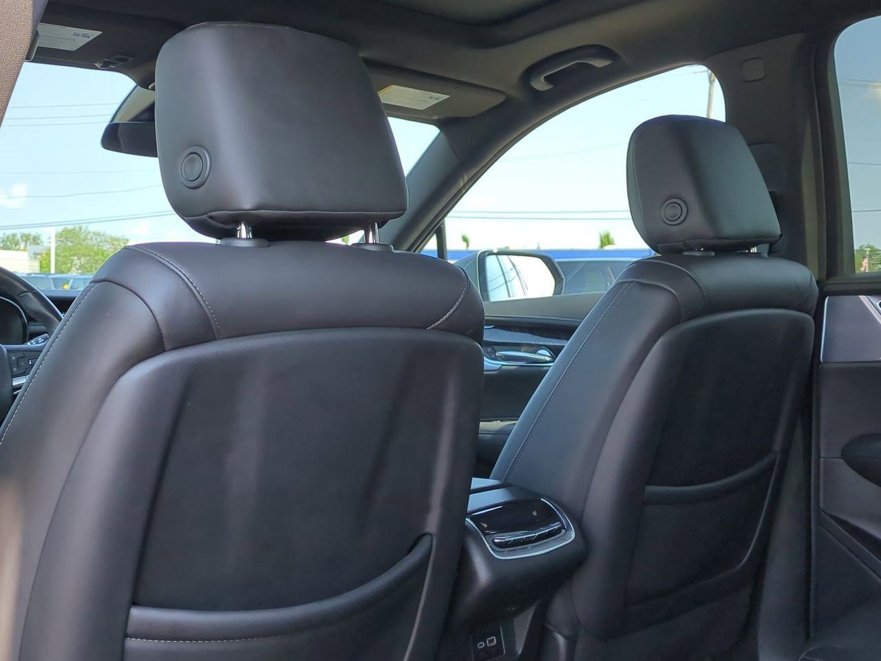 Thumbnail: 2024 Cadillac XT6 - 17