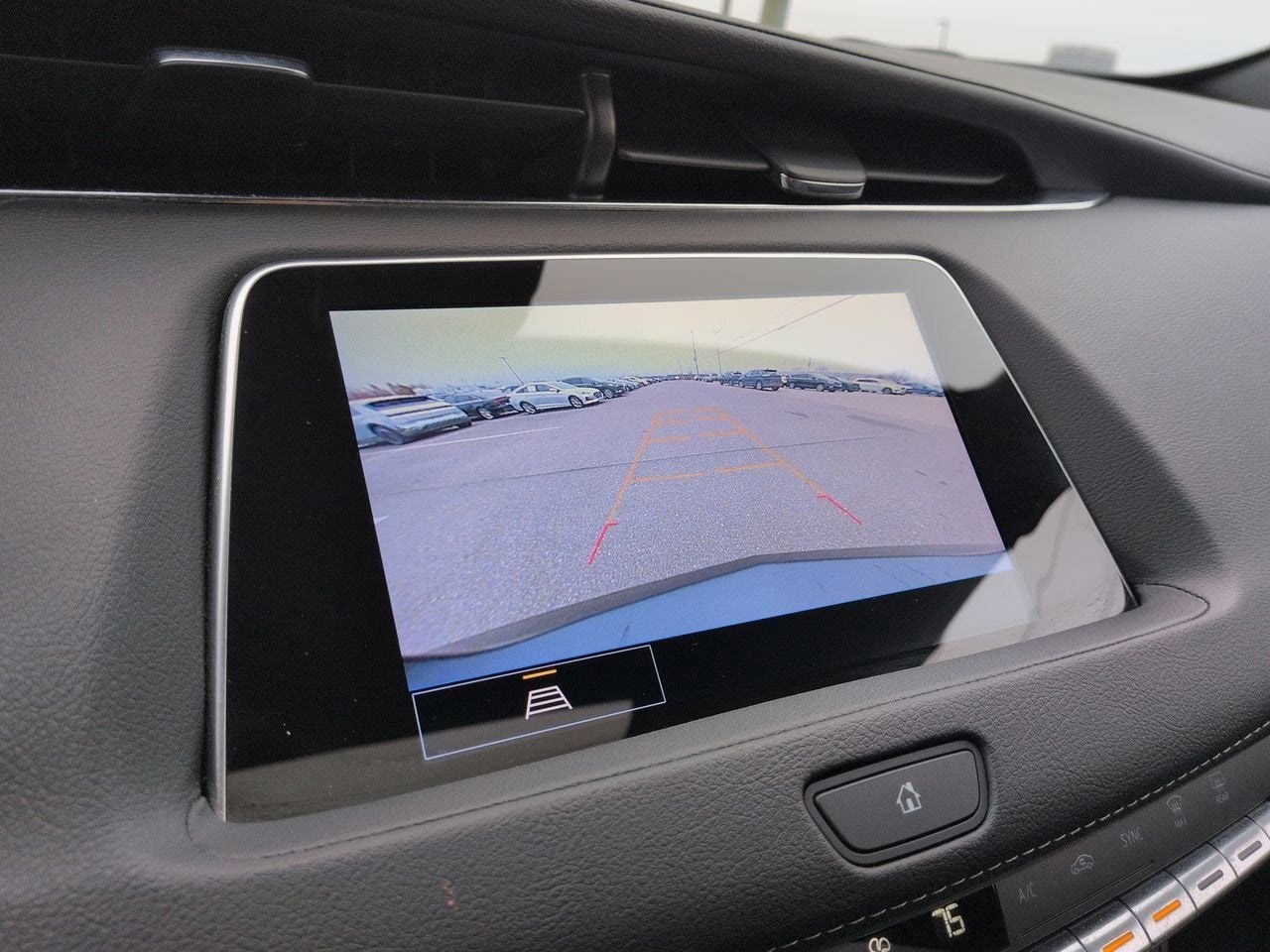 Thumbnail: 2023 Cadillac XT4 - 31