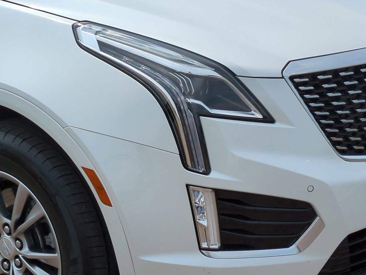 Thumbnail: 2023 Cadillac XT5 - 10