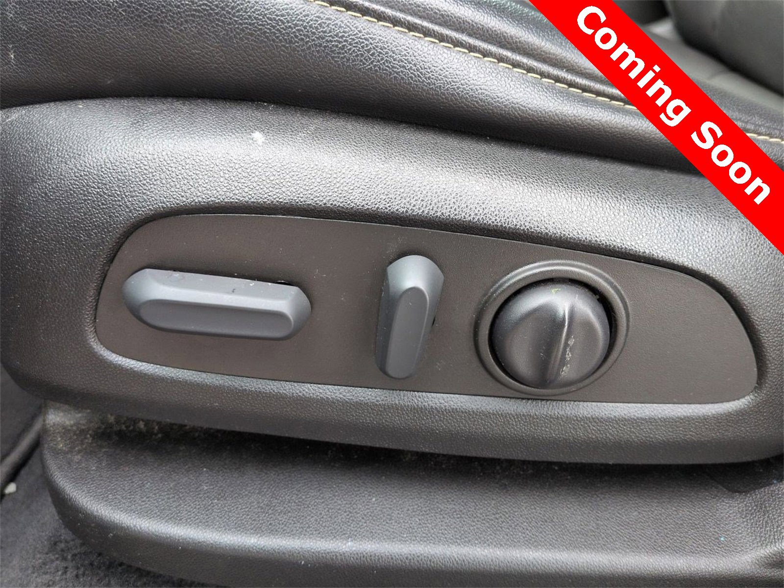 Thumbnail: 2023 Chevrolet Traverse - 16