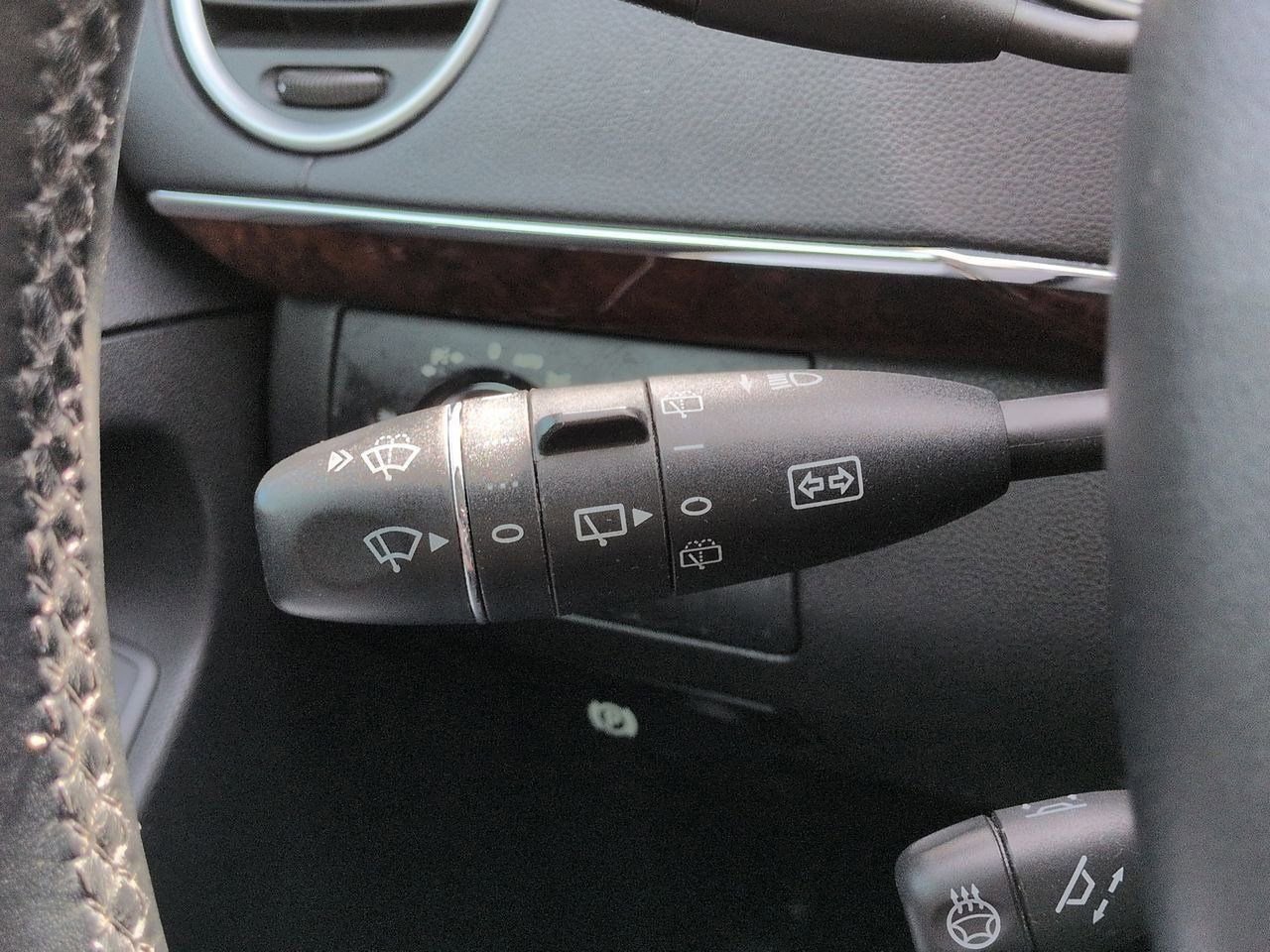 Thumbnail: 2011 Mercedes-Benz GL-Class - 28