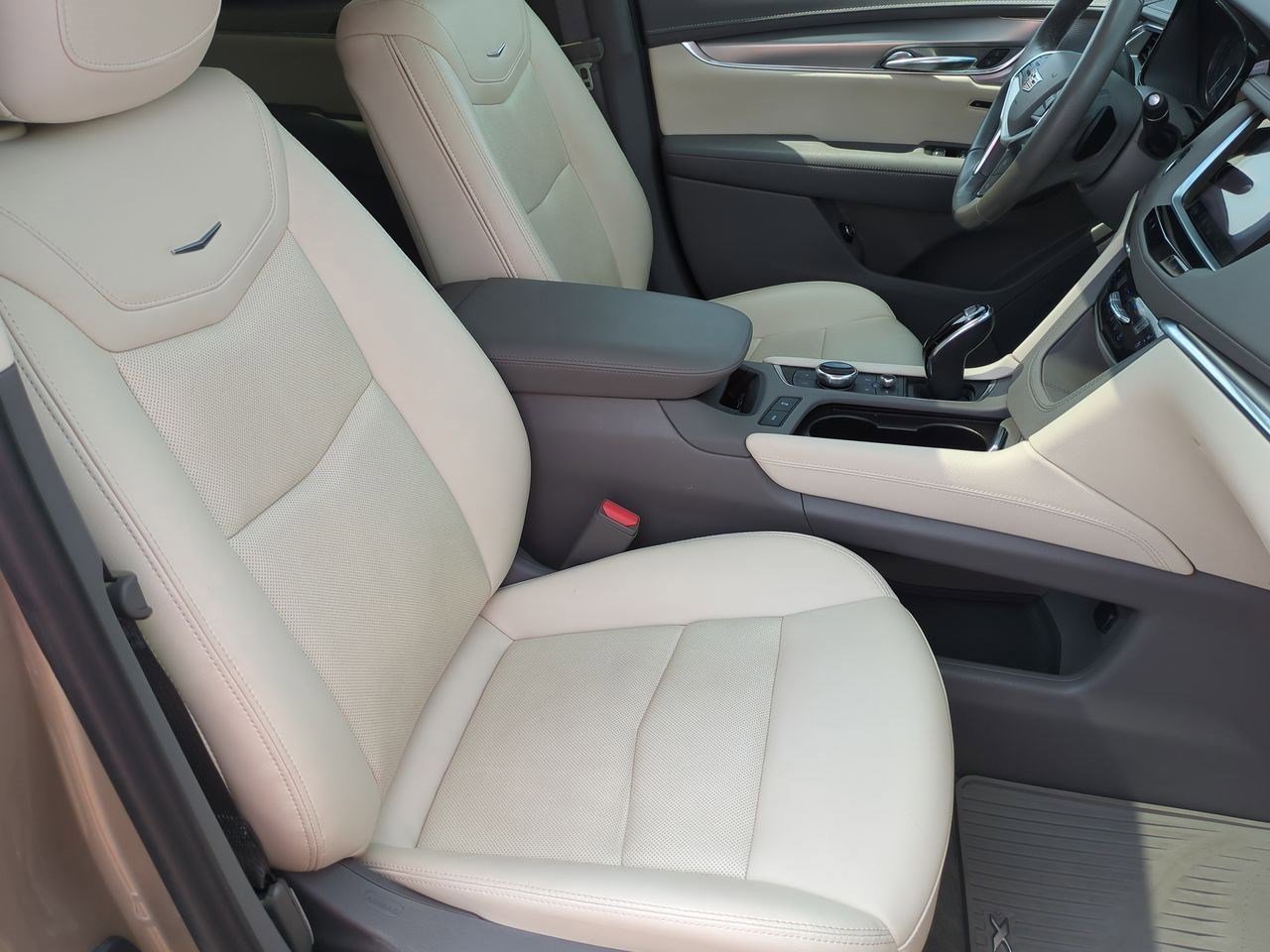 Thumbnail: 2023 Cadillac XT5 - 22
