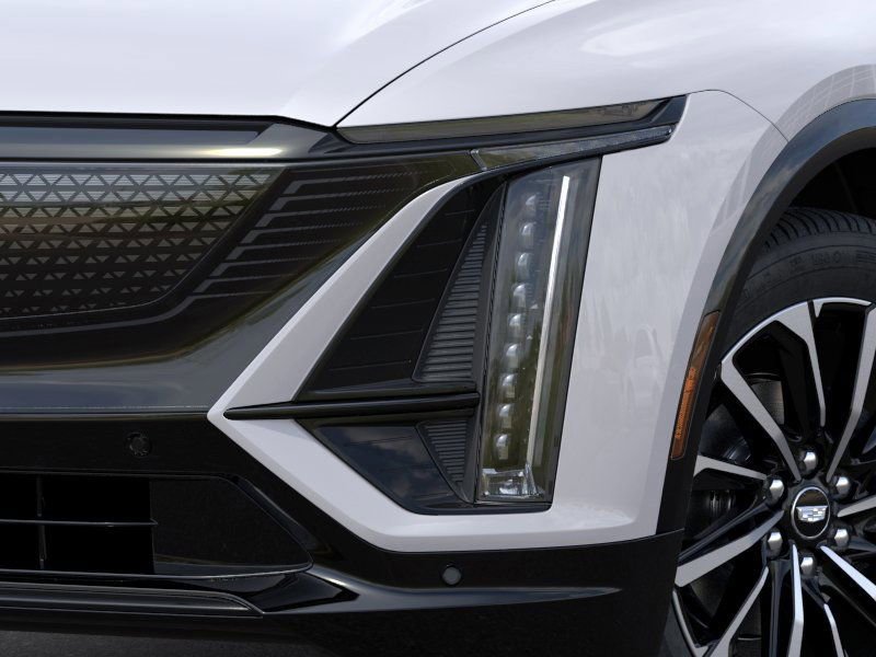 Thumbnail: 2025 Cadillac Lyriq - 10