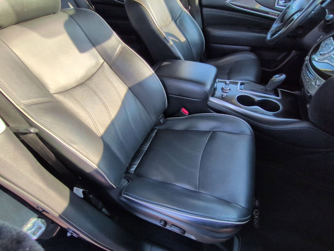 Thumbnail: 2019 INFINITI QX60 - 24