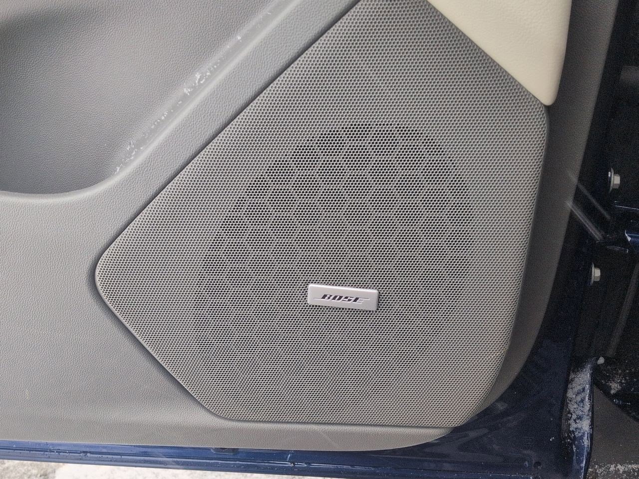 Thumbnail: 2024 Cadillac XT5 - 32