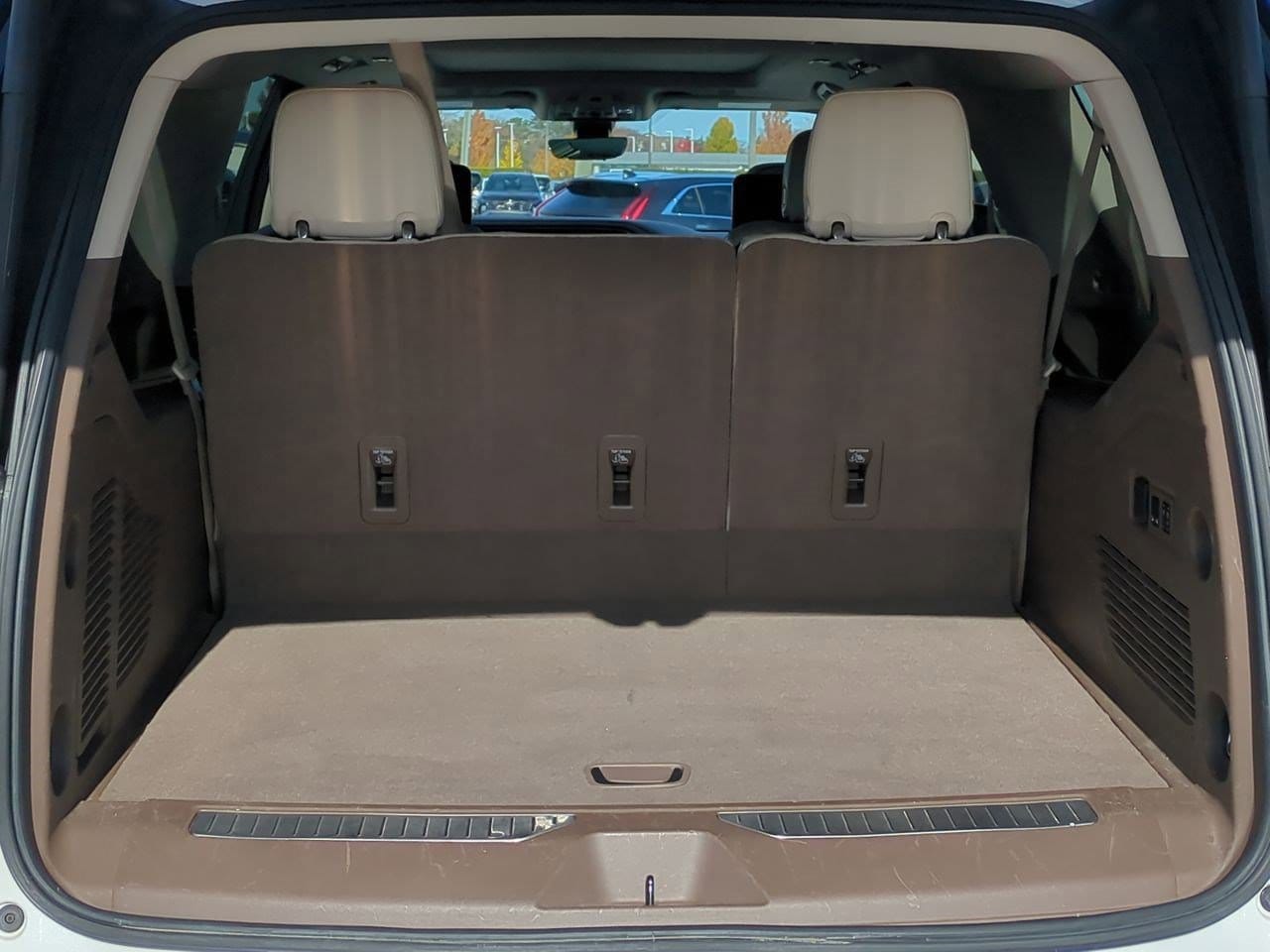 Thumbnail: 2021 GMC Yukon XL - 37