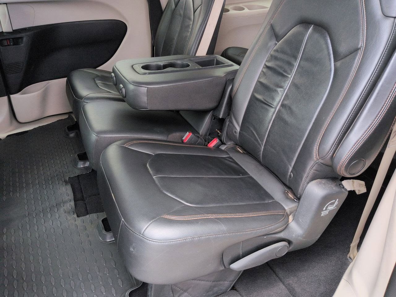 Thumbnail: 2017 Chrysler Pacifica - 19