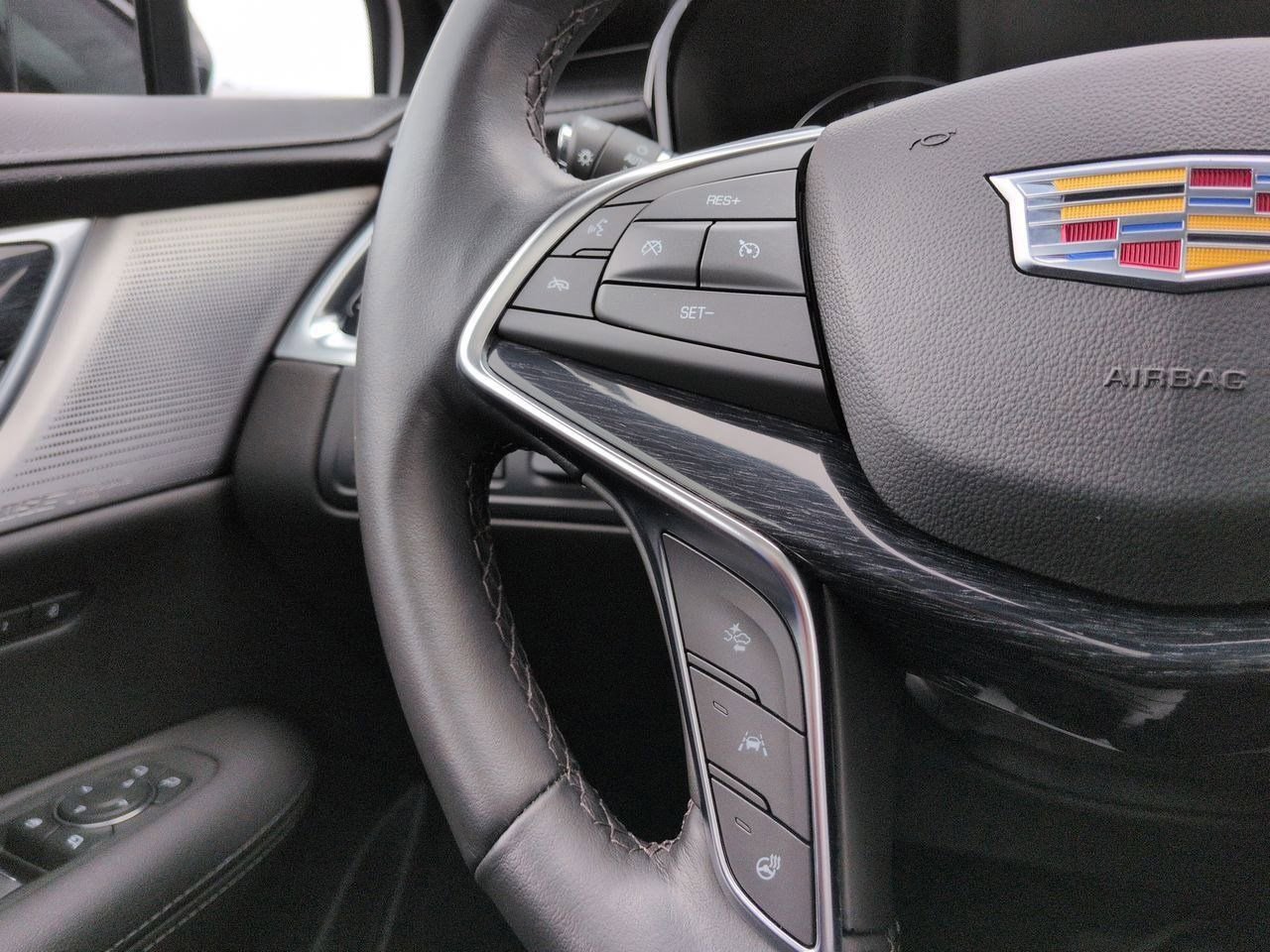 Thumbnail: 2023 Cadillac XT5 - 24