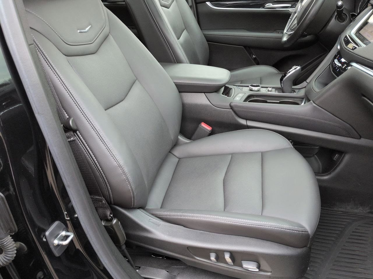 Thumbnail: 2023 Cadillac XT5 - 22