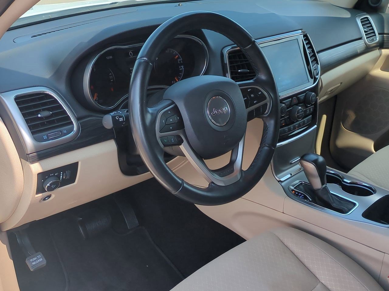2022 Jeep Cherokee Laredo photo 2