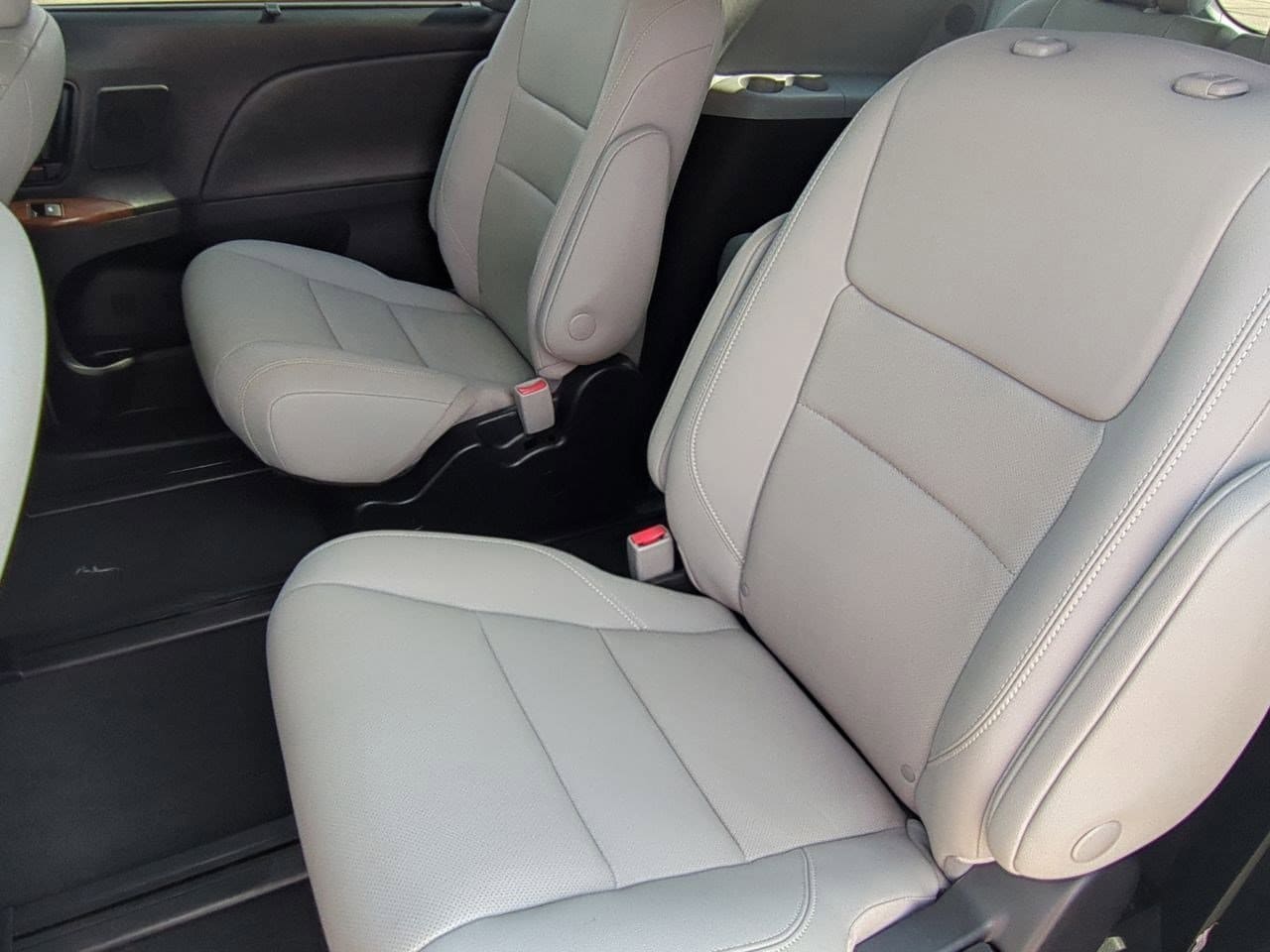 Thumbnail: 2020 Toyota Sienna - 19