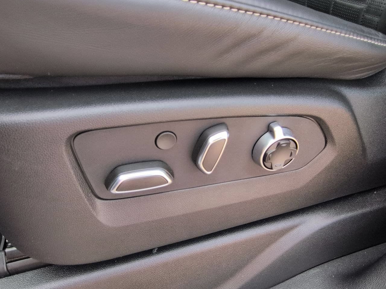 Thumbnail: 2025 Cadillac Escalade - 16