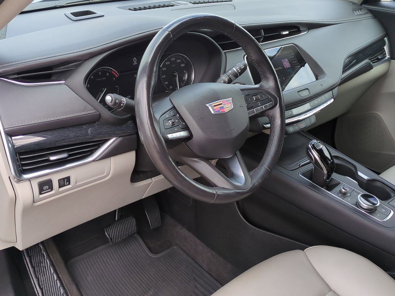 2020 Cadillac XT4 Premium Luxury photo 2