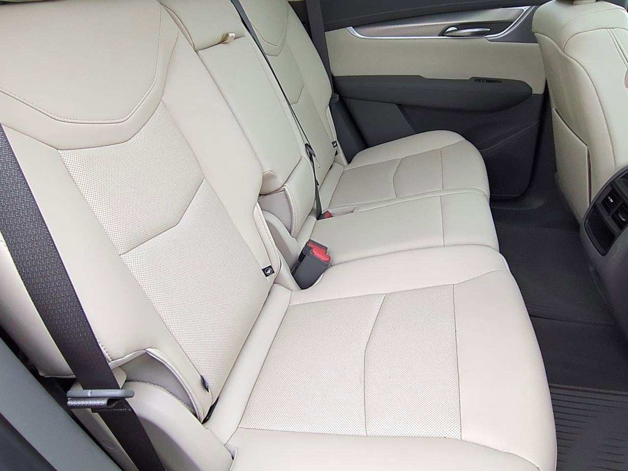 Thumbnail: 2023 Cadillac XT5 - 21