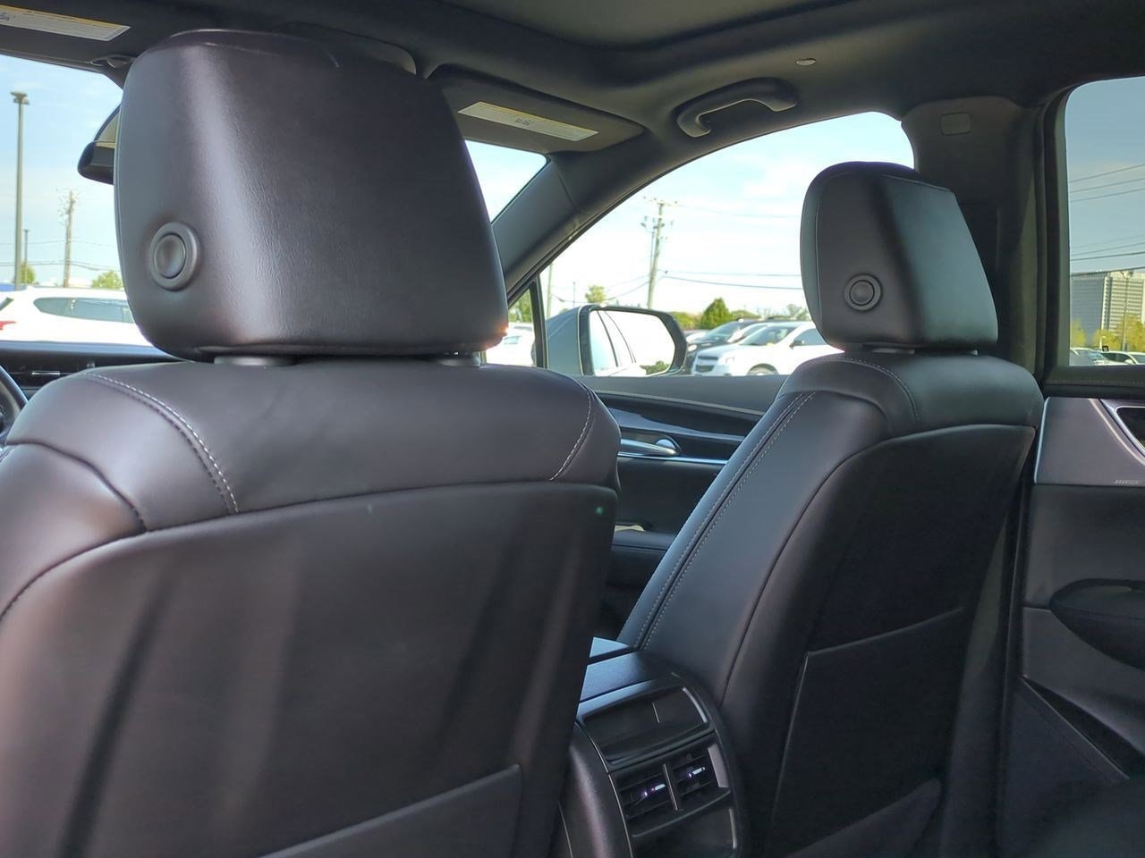 Thumbnail: 2023 Cadillac XT5 - 17