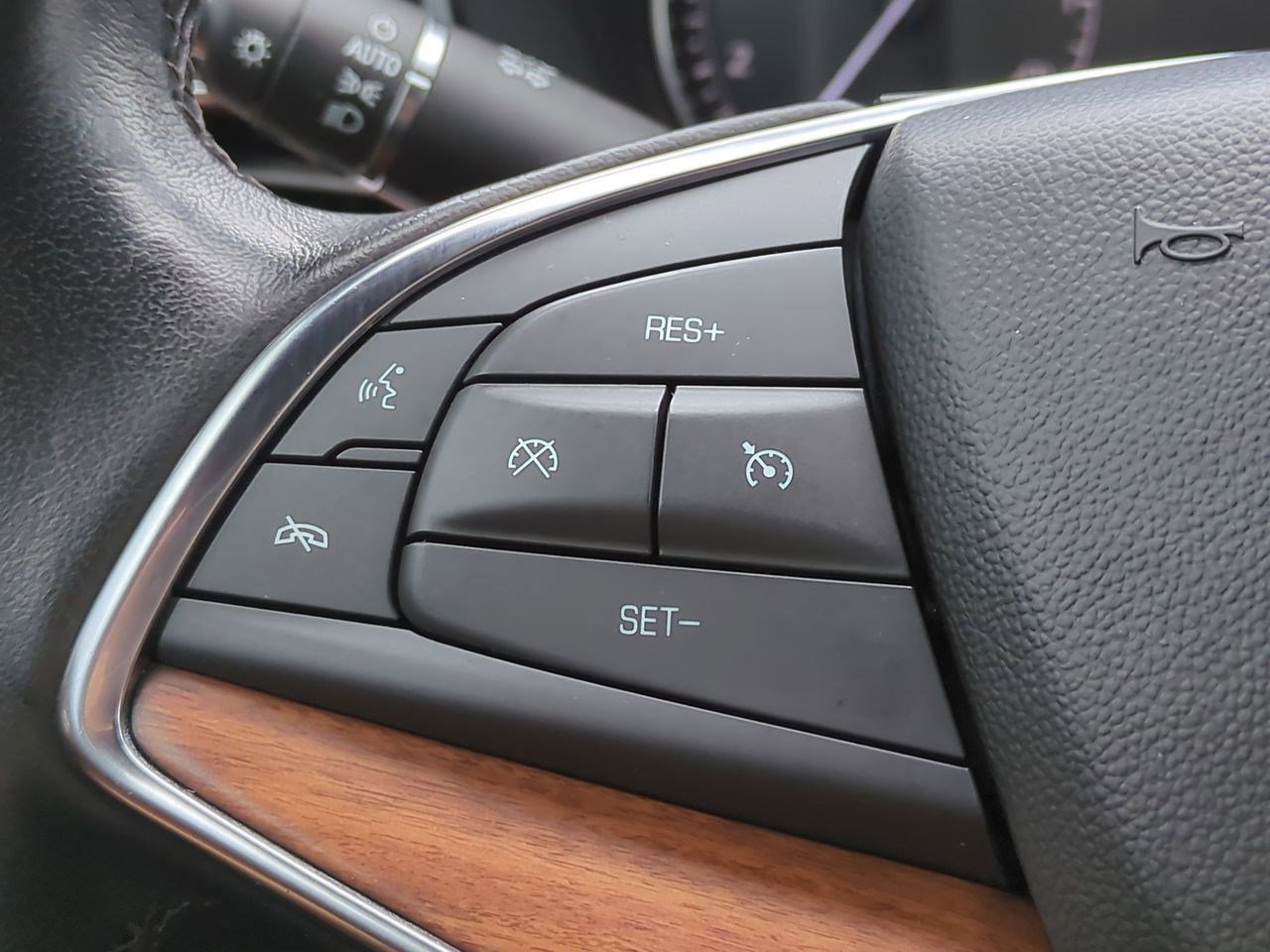 Thumbnail: 2023 Cadillac XT5 - 24