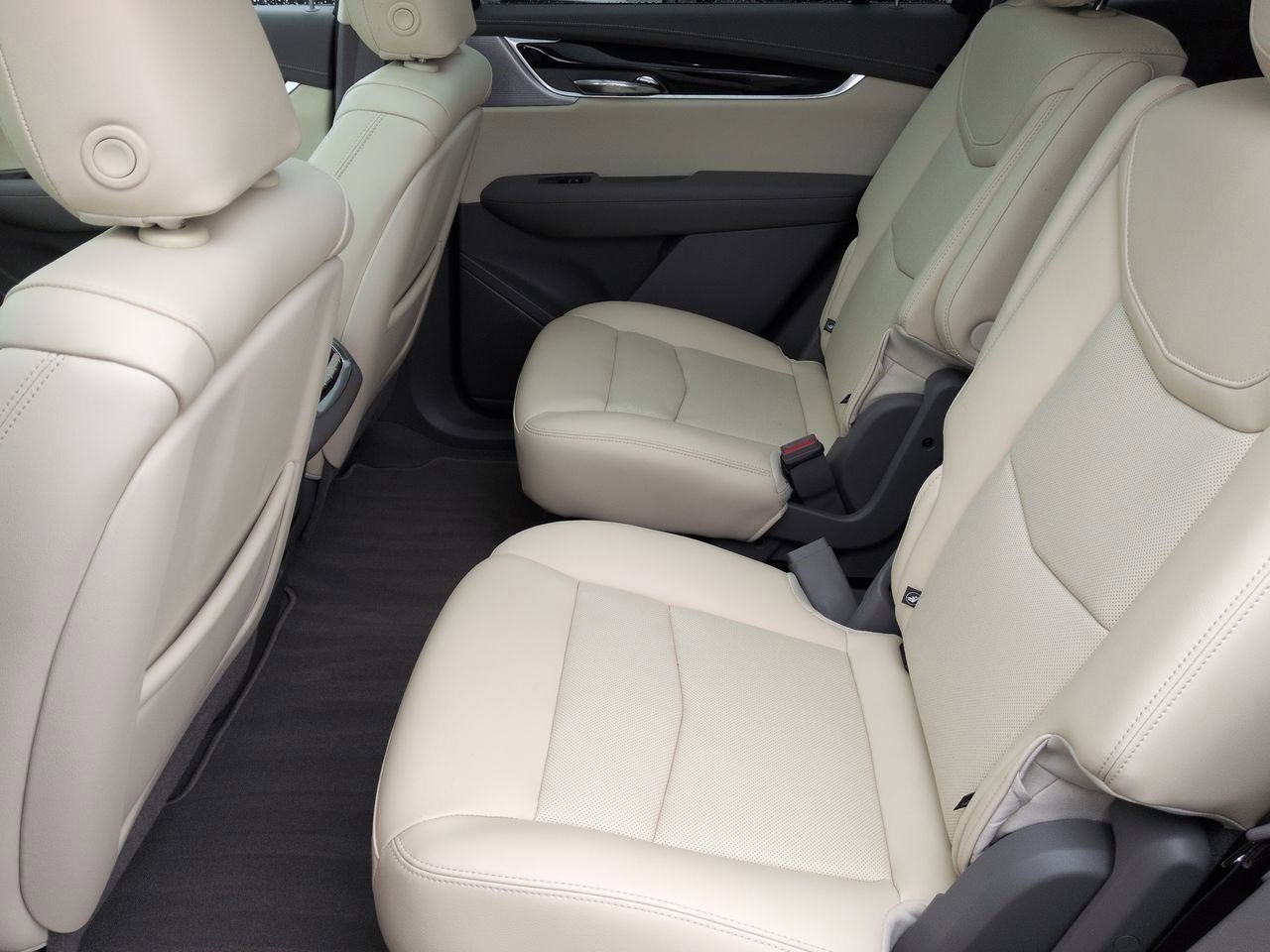 Thumbnail: 2024 Cadillac XT6 - 20