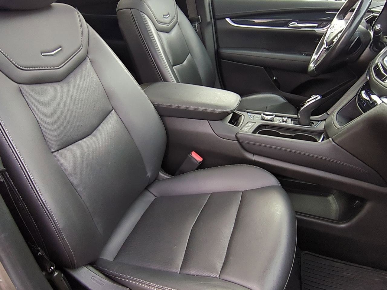 Thumbnail: 2023 Cadillac XT5 - 23