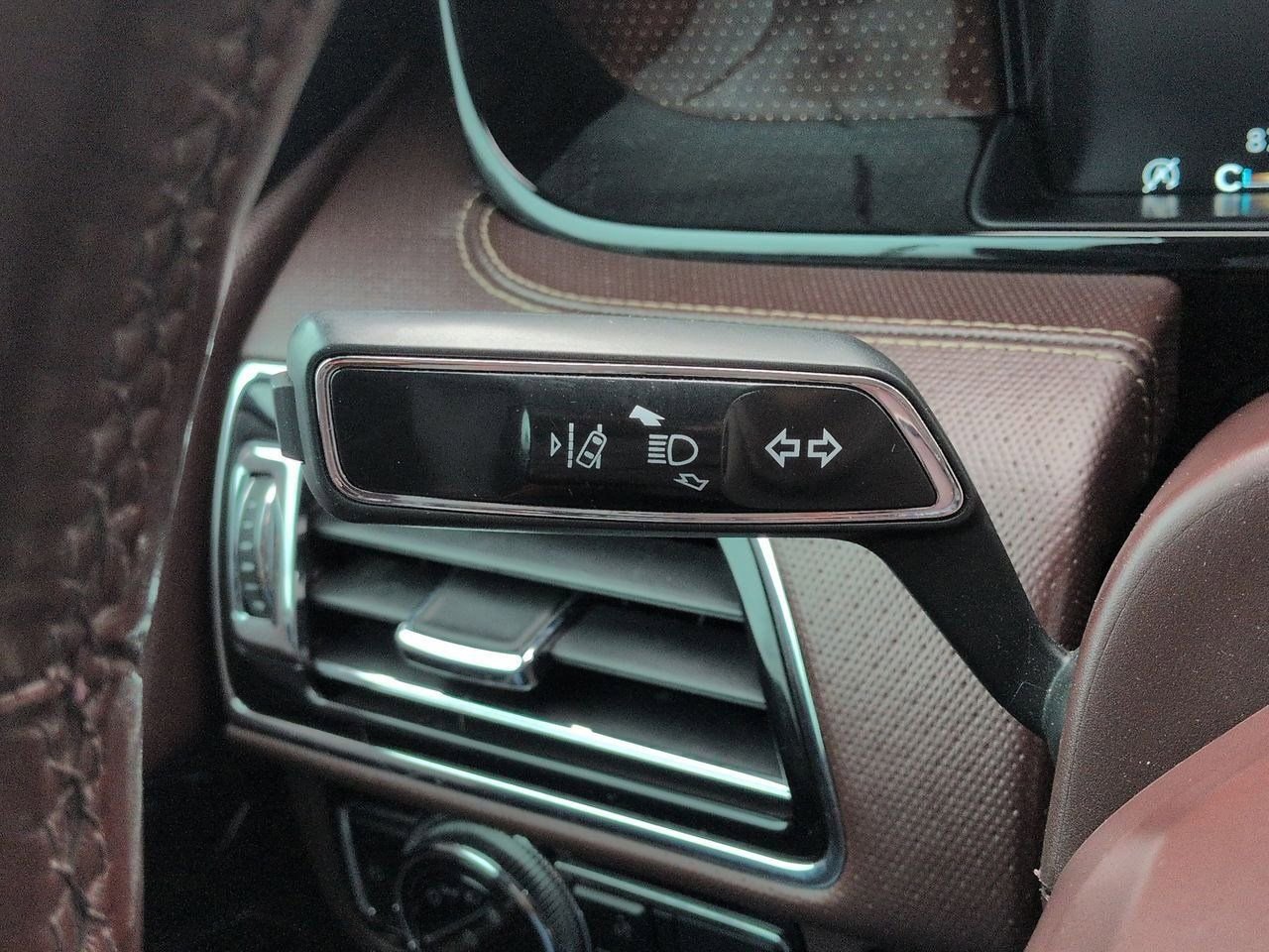 Thumbnail: 2019 Lincoln Navigator - 25