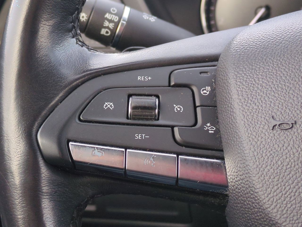 Thumbnail: 2021 Cadillac XT4 - 25