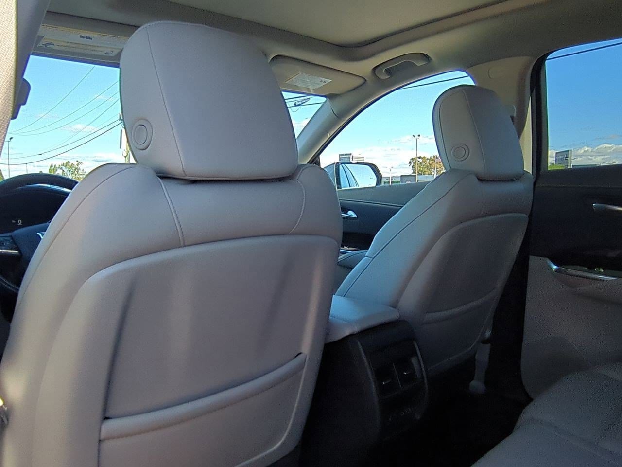 Thumbnail: 2023 Cadillac XT4 - 17