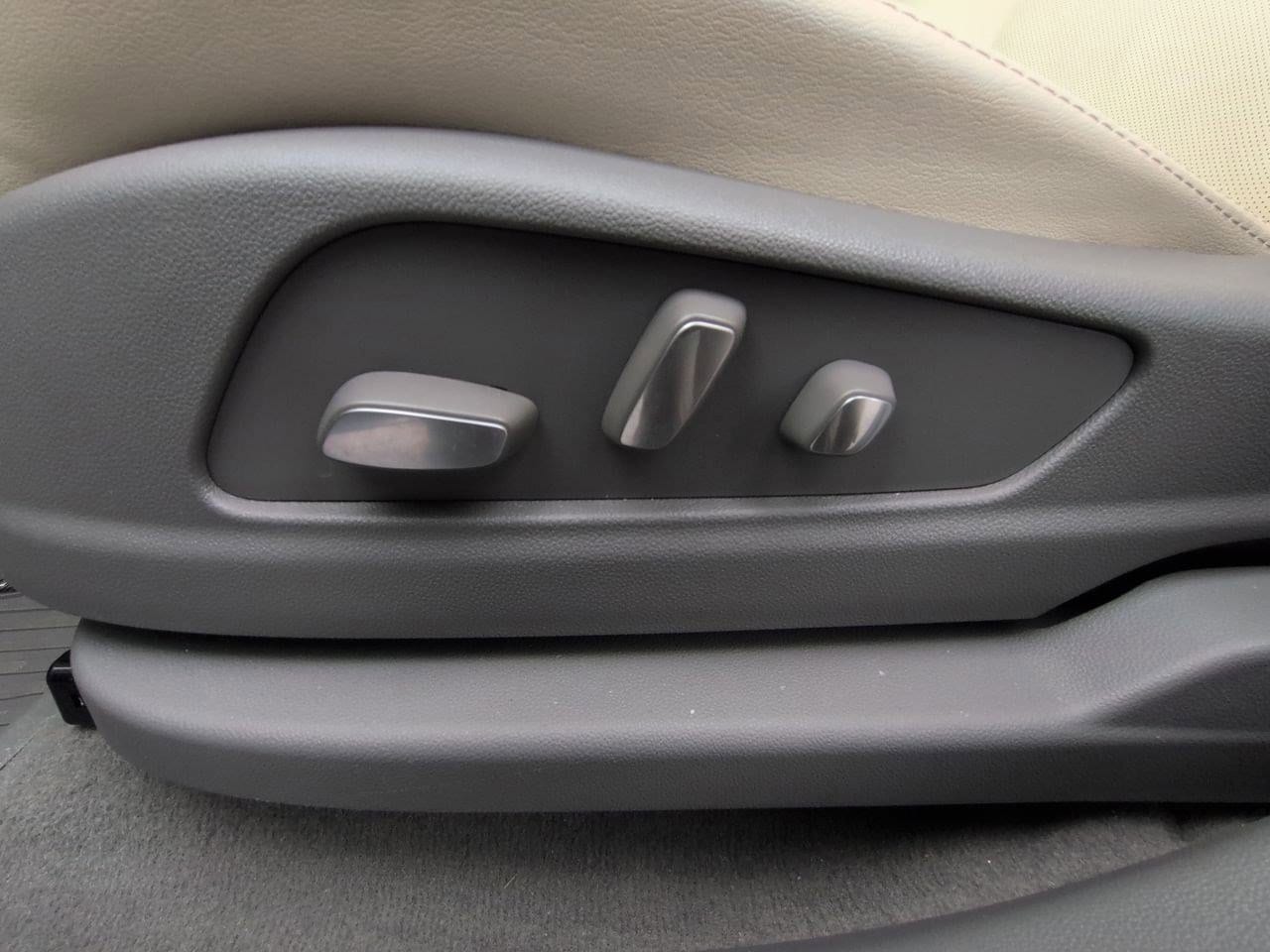 Thumbnail: 2023 Cadillac XT5 - 17