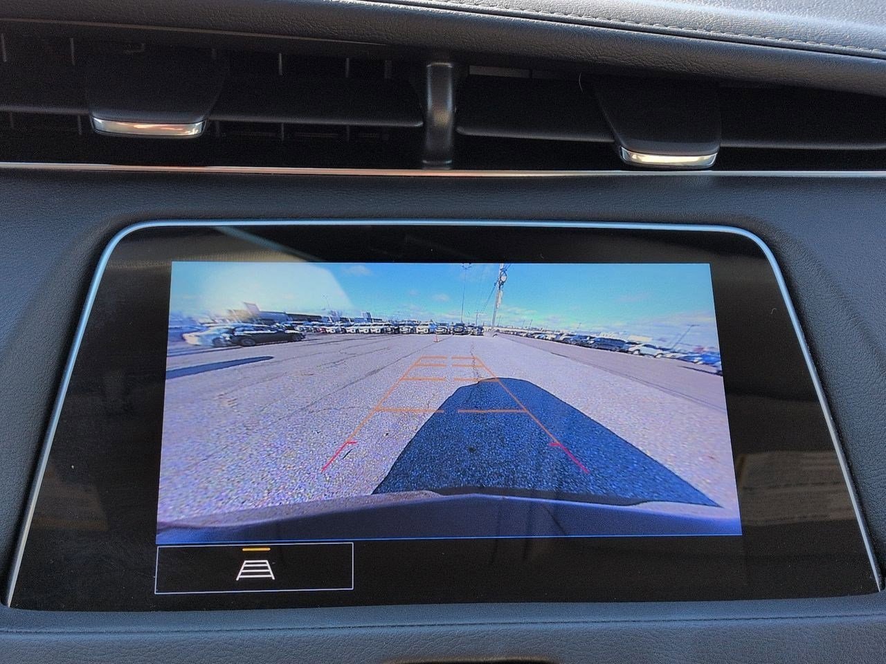 Thumbnail: 2022 Cadillac XT4 - 29