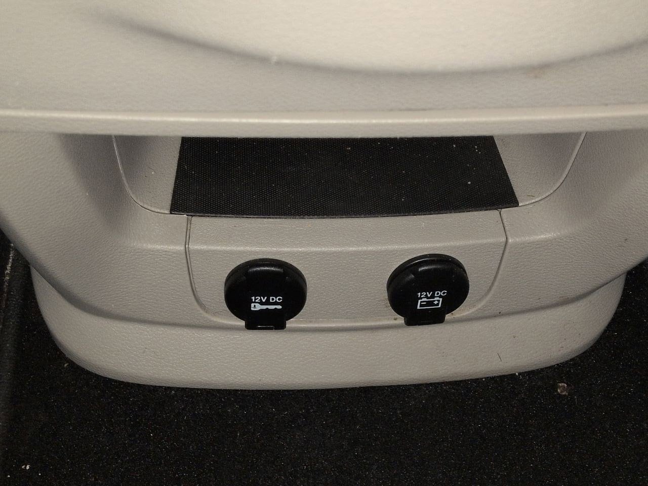 Thumbnail: 2015 Chrysler Town & Country - 29