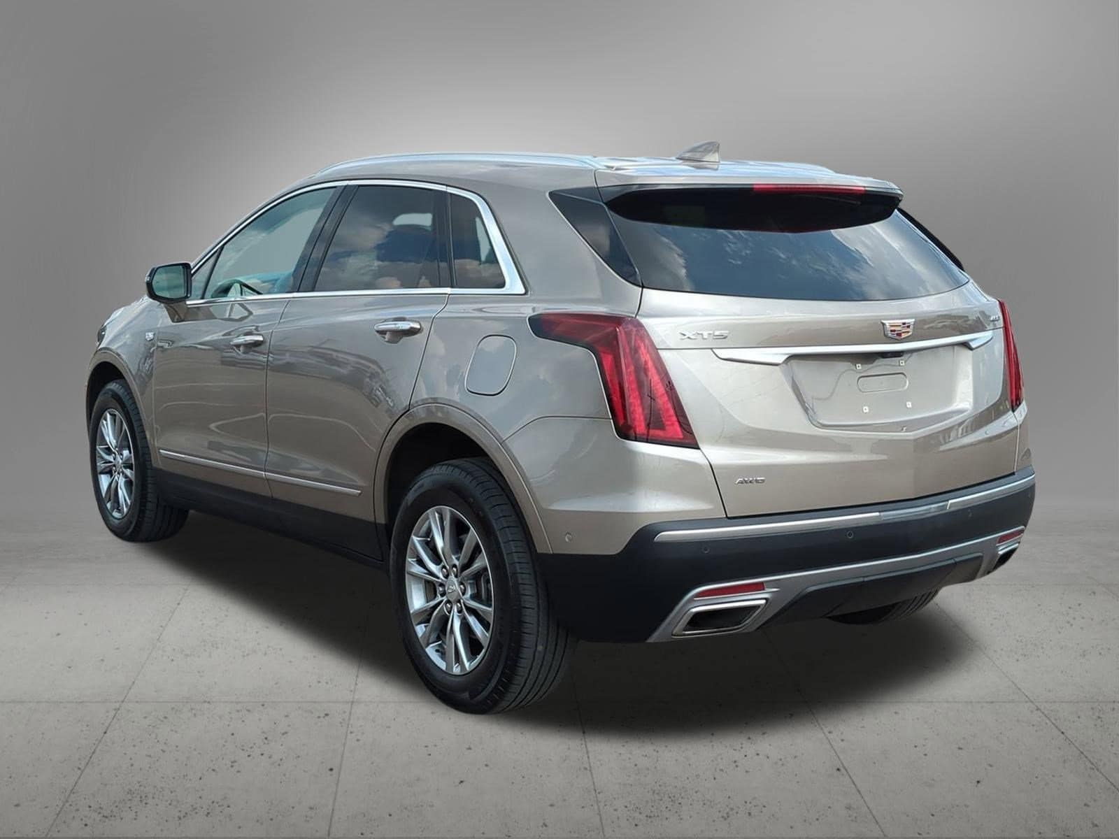 Thumbnail: 2023 Cadillac XT5 - 4