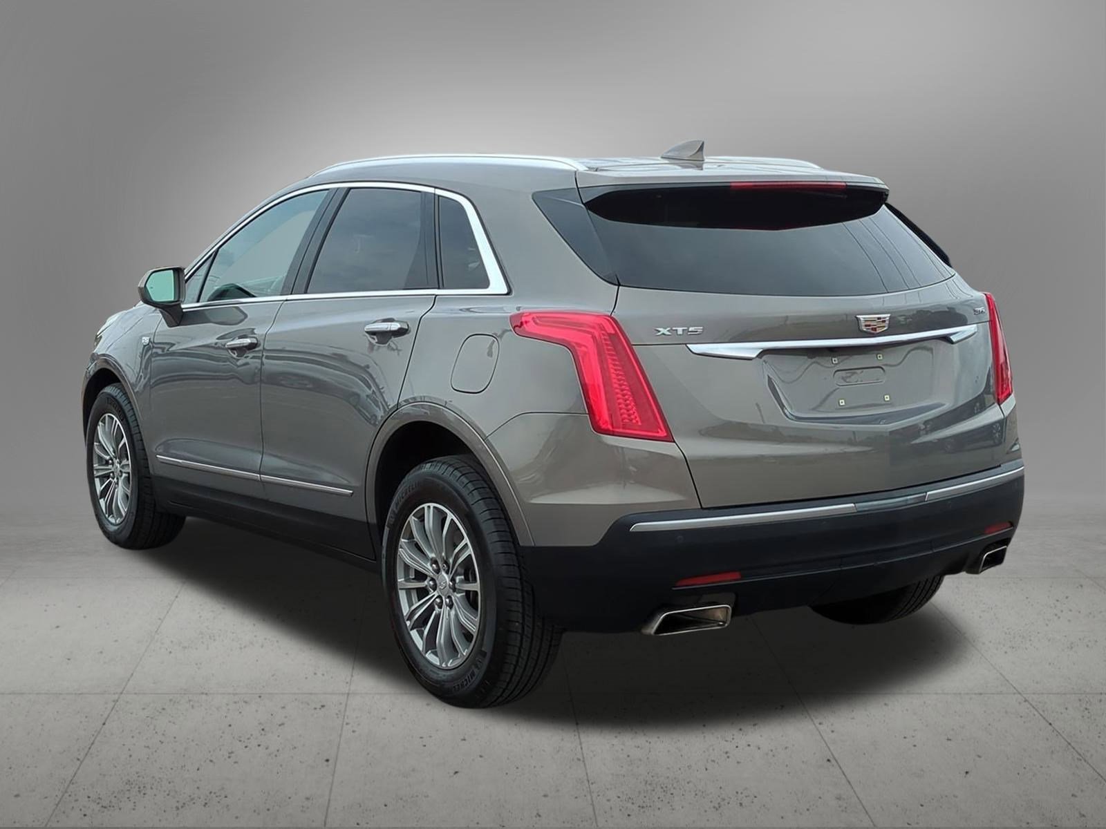 Thumbnail: 2022 Cadillac XT5 - 4