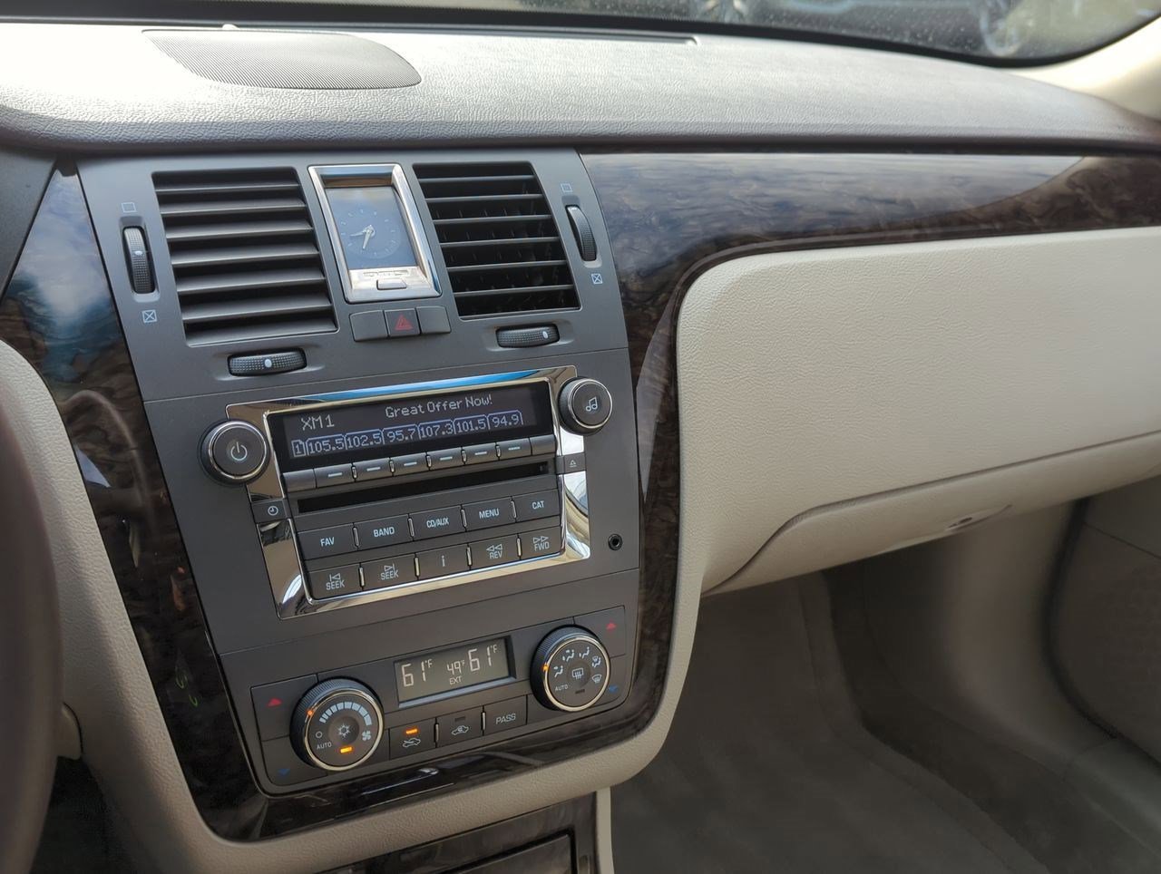 Thumbnail: 2009 Cadillac DTS - 26