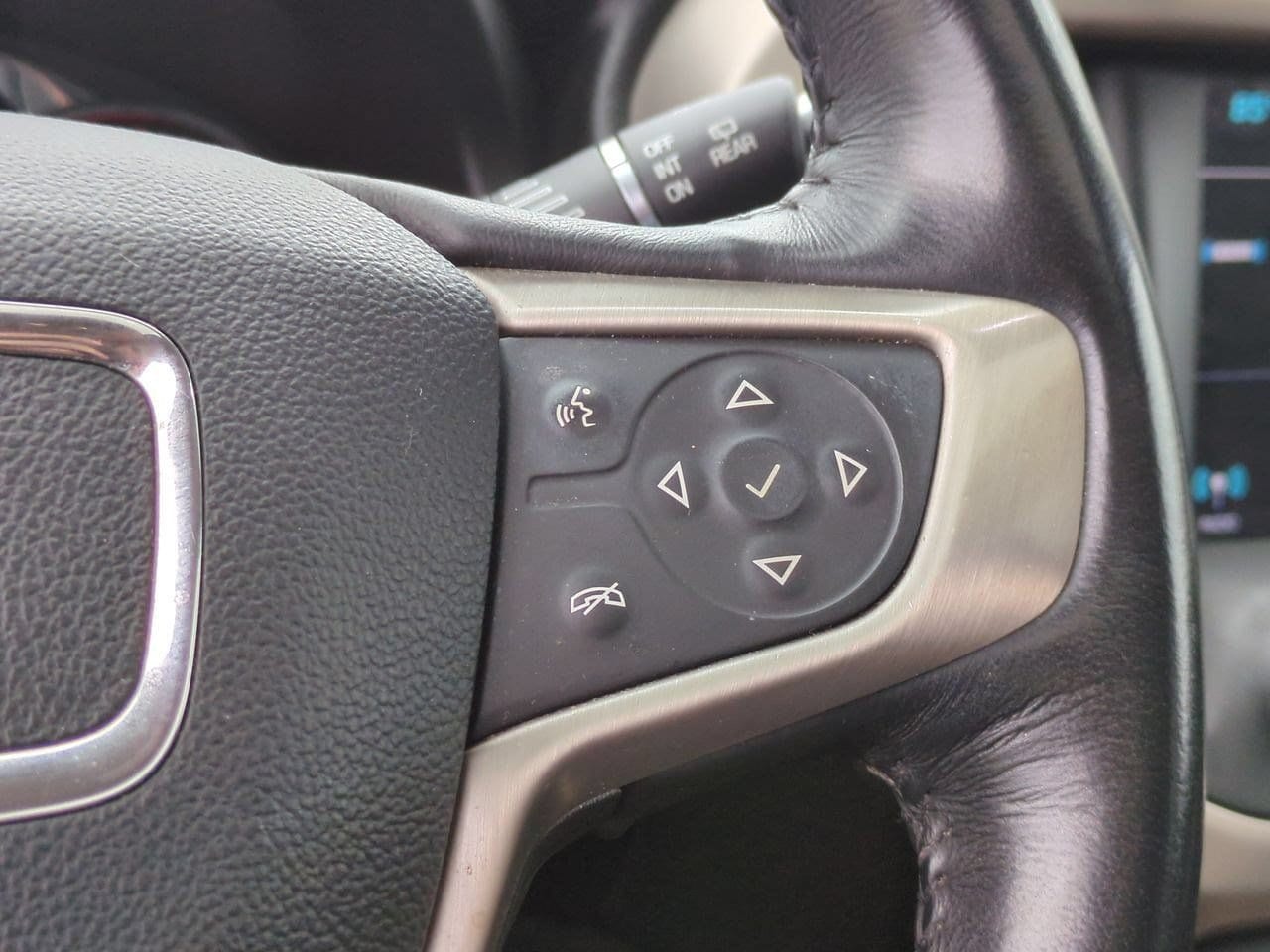 2017 GMC Acadia Denali - Photo 25