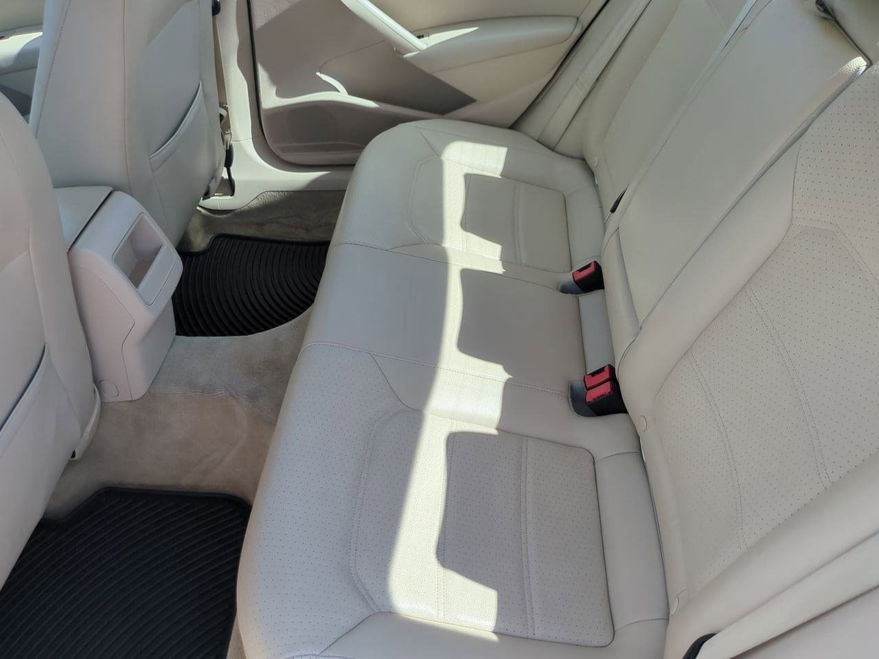 Thumbnail: 2012 Volkswagen Passat - 19