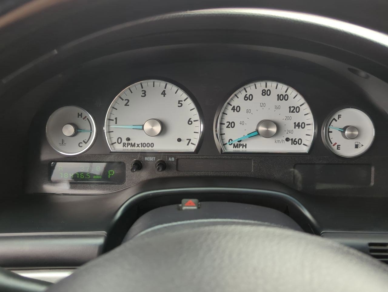 Thumbnail: 2003 Ford Thunderbird - 25