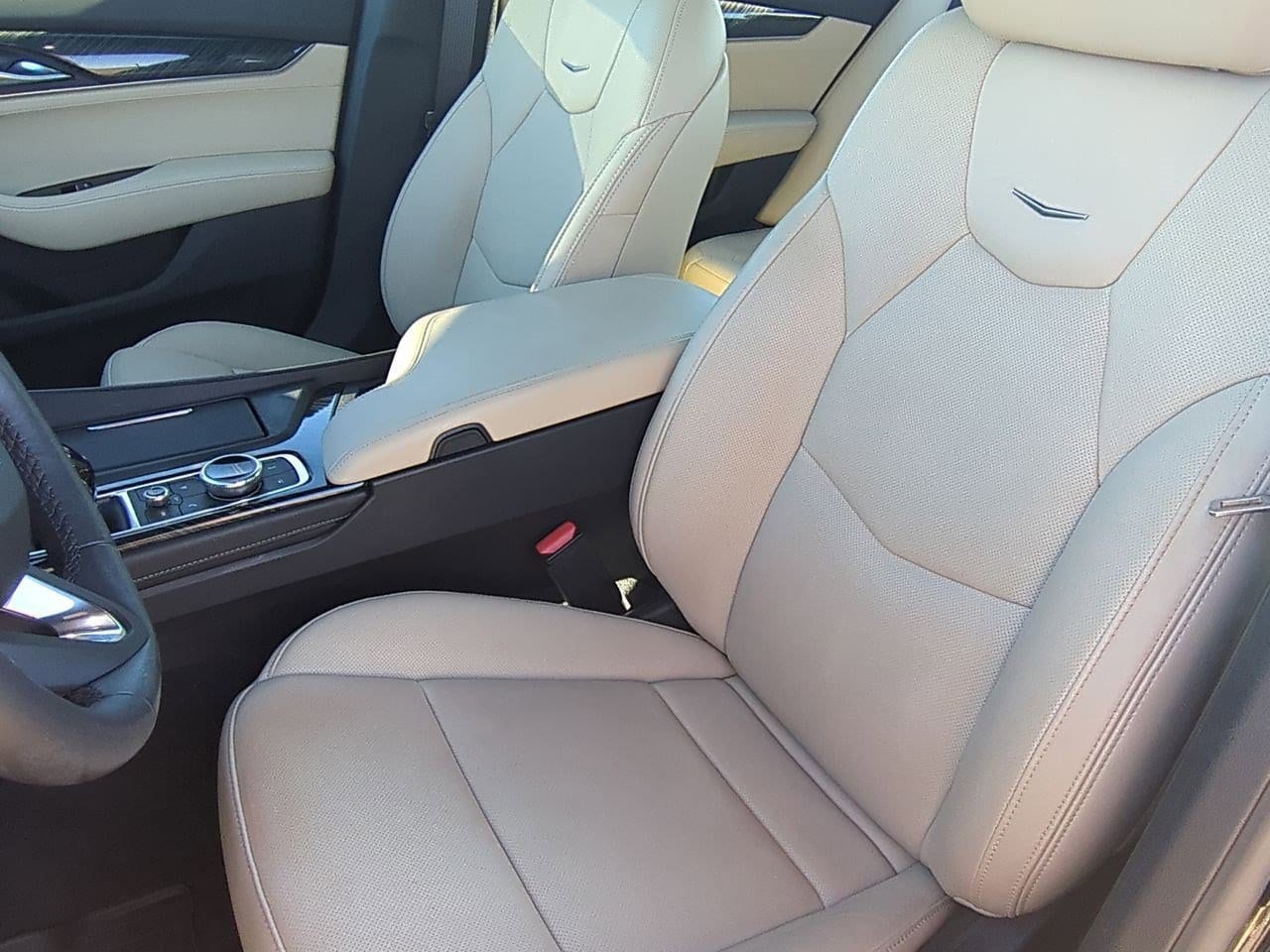 Thumbnail: 2023 Cadillac CT5 - 16