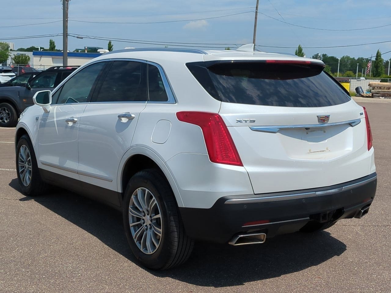 Thumbnail: 2017 Cadillac XT5 - 4
