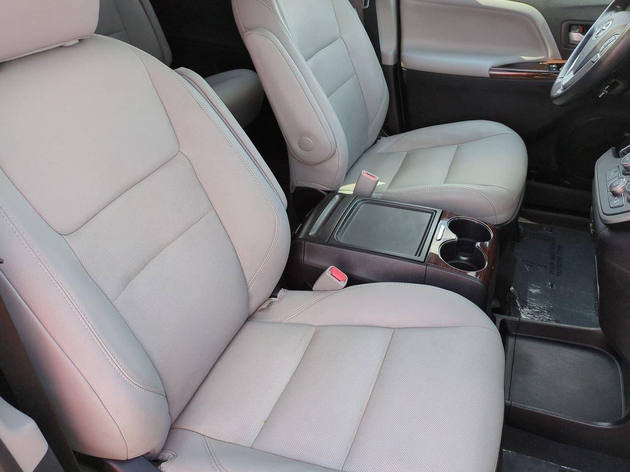 Thumbnail: 2020 Toyota Sienna - 22