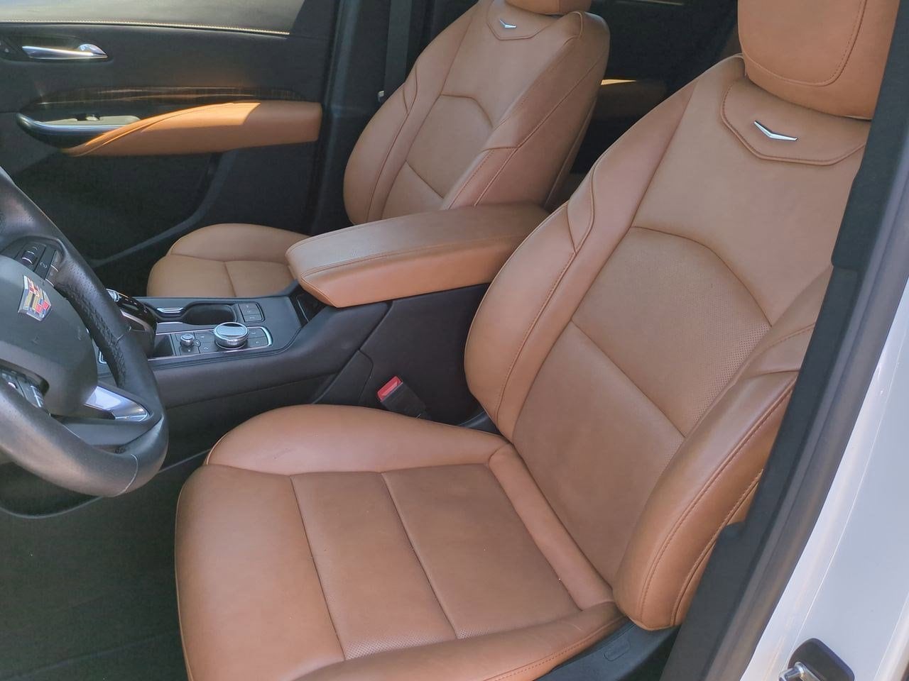 Thumbnail: 2022 Cadillac XT4 - 15