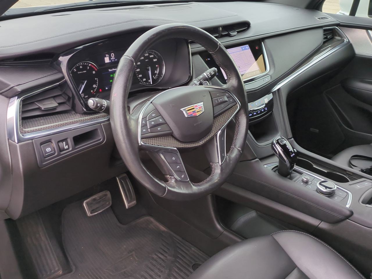 2023 Cadillac XT5 Sport photo 2