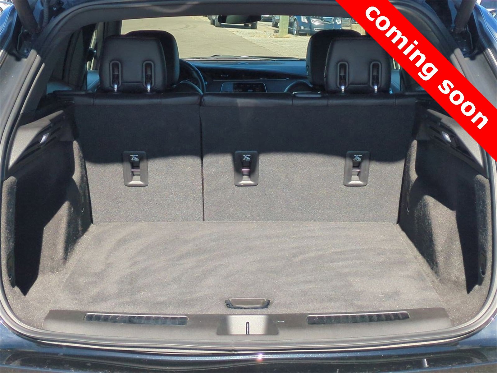 Thumbnail: 2023 Cadillac XT4 - 32