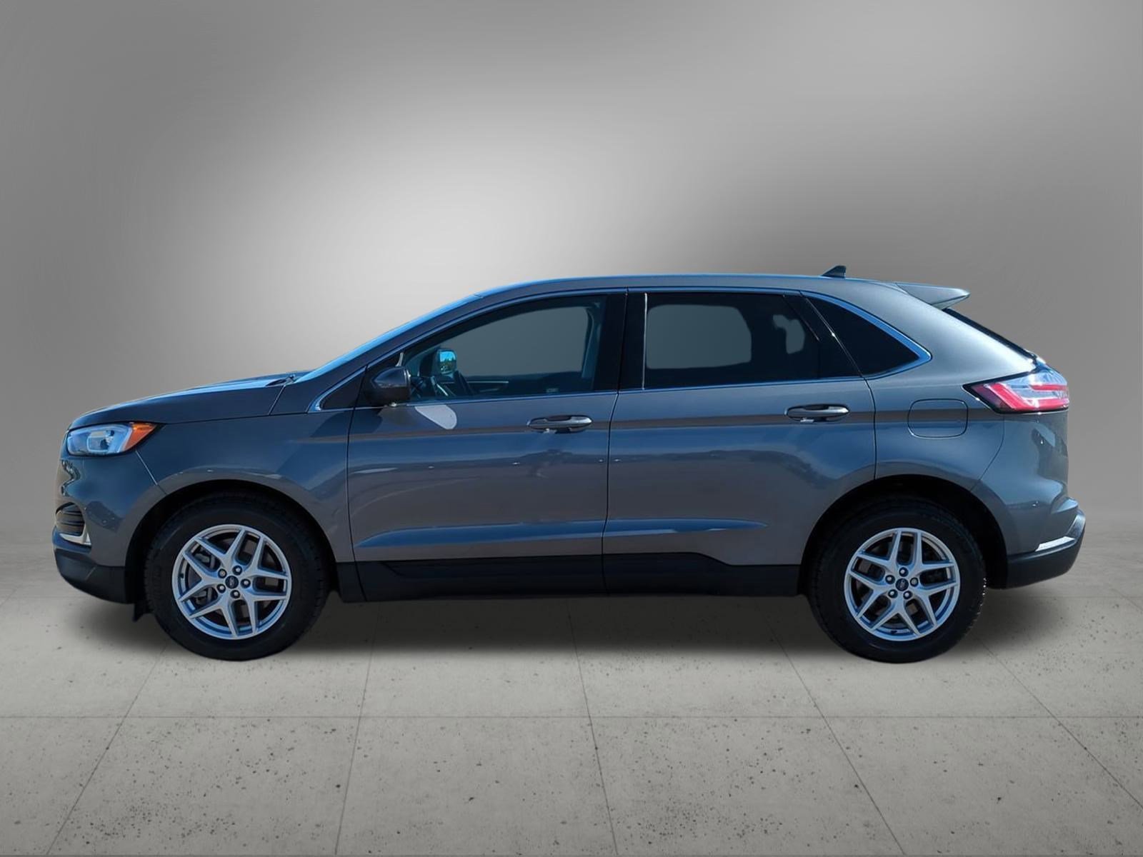 2021 Ford Edge SEL photo 3