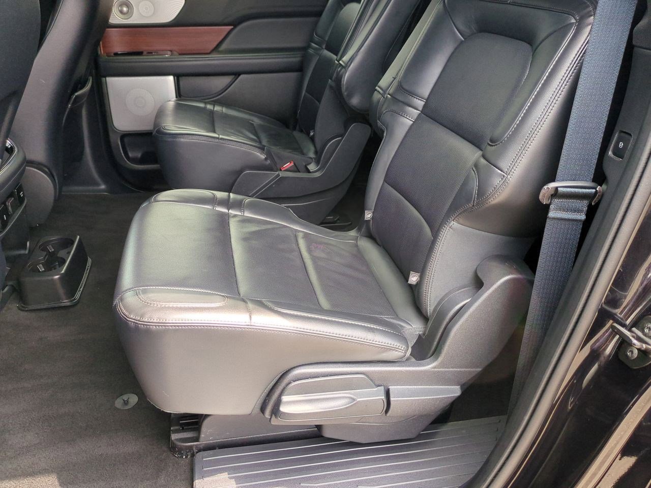 Thumbnail: 2022 Lincoln Navigator L - 18