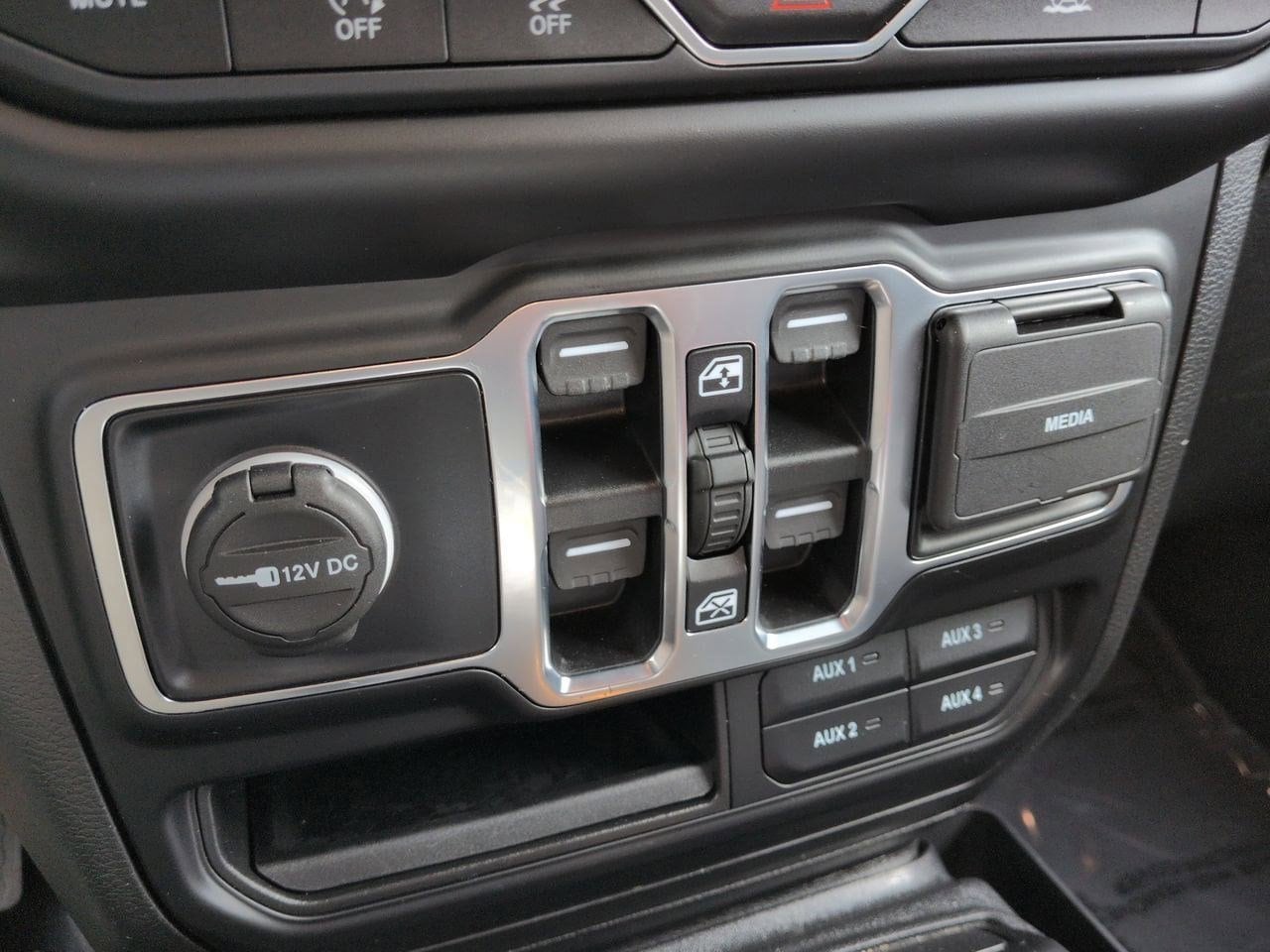 Thumbnail: 2022 Jeep Wrangler - 29