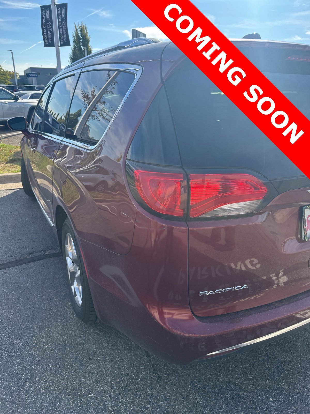 Thumbnail: 2017 Chrysler Pacifica - 6