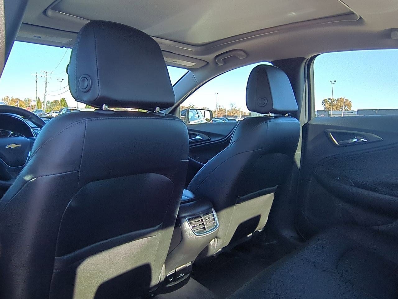 Thumbnail: 2018 Chevrolet Malibu - 17