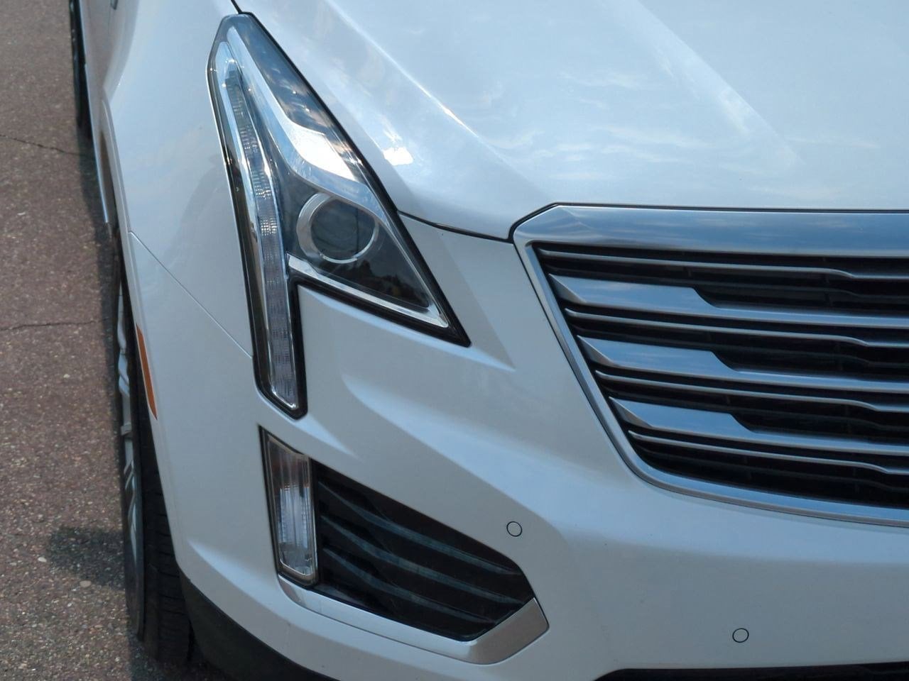 Thumbnail: 2017 Cadillac XT5 - 10